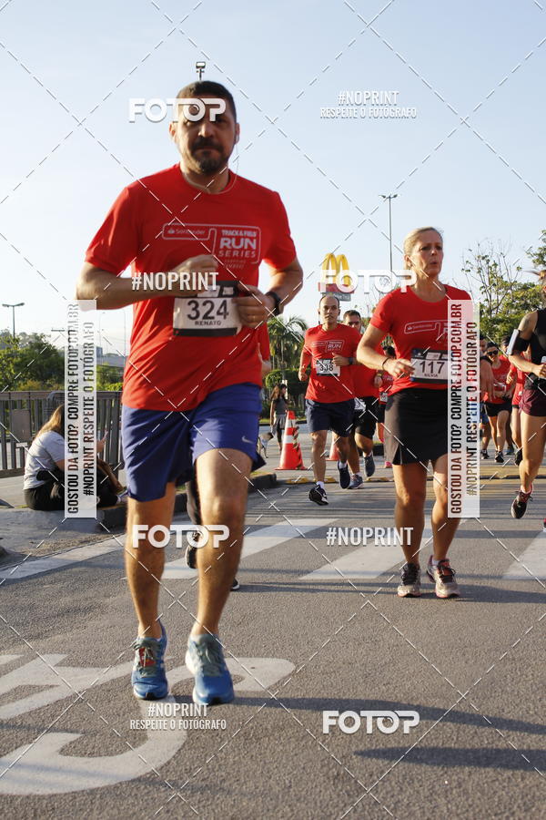 Buy your photos of the eventSantander Track & Field Run Series - Shopping Tambor on Fotop
