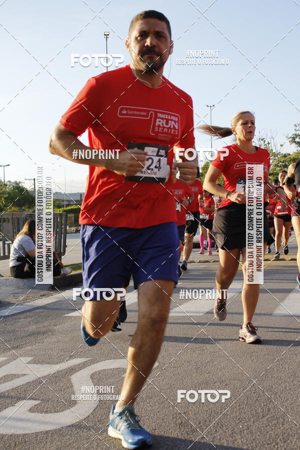 Buy your photos of the eventSantander Track & Field Run Series - Shopping Tambor on Fotop