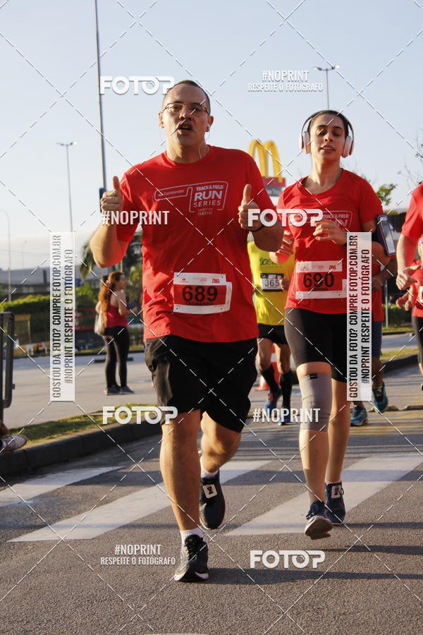 Buy your photos of the eventSantander Track & Field Run Series - Shopping Tambor on Fotop