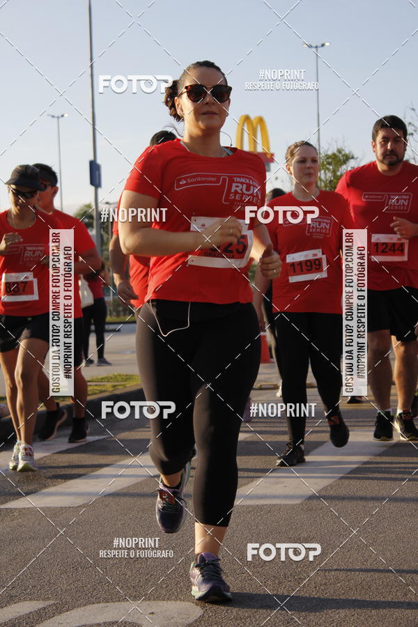 Buy your photos of the eventSantander Track & Field Run Series - Shopping Tambor on Fotop