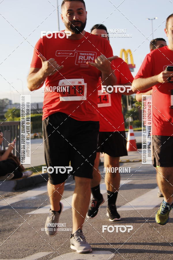 Buy your photos of the eventSantander Track & Field Run Series - Shopping Tambor on Fotop