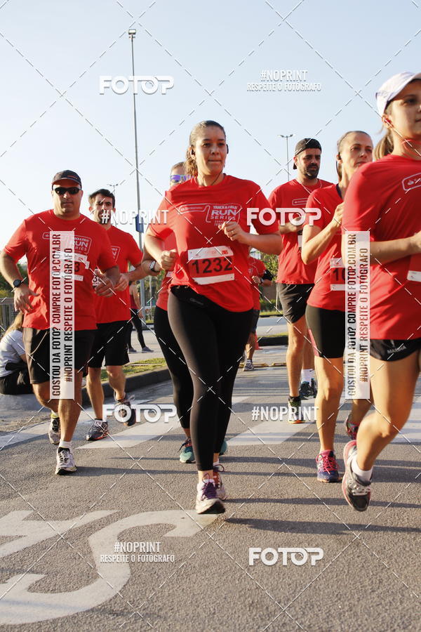 Buy your photos of the eventSantander Track & Field Run Series - Shopping Tambor on Fotop