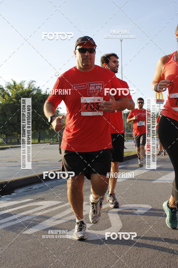 Buy your photos of the eventSantander Track & Field Run Series - Shopping Tambor on Fotop