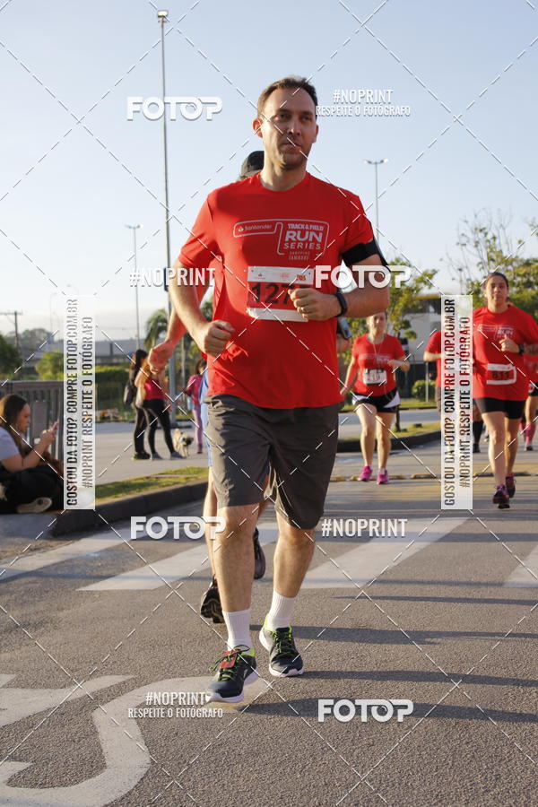 Buy your photos of the eventSantander Track & Field Run Series - Shopping Tambor on Fotop