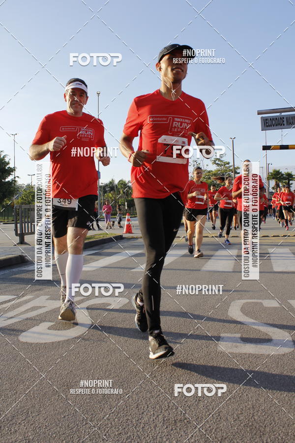 Buy your photos of the eventSantander Track & Field Run Series - Shopping Tambor on Fotop