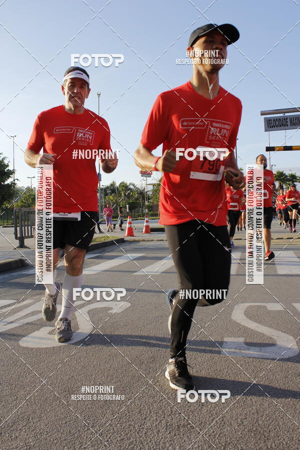 Buy your photos of the eventSantander Track & Field Run Series - Shopping Tambor on Fotop