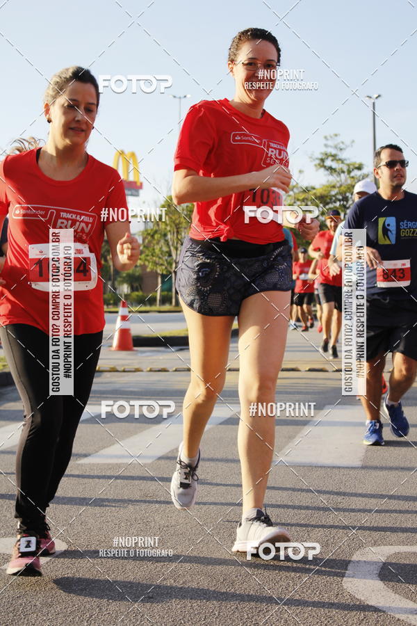 Buy your photos of the eventSantander Track & Field Run Series - Shopping Tambor on Fotop
