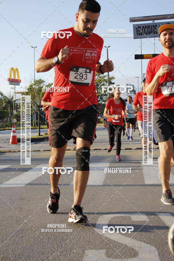Buy your photos of the eventSantander Track & Field Run Series - Shopping Tambor on Fotop