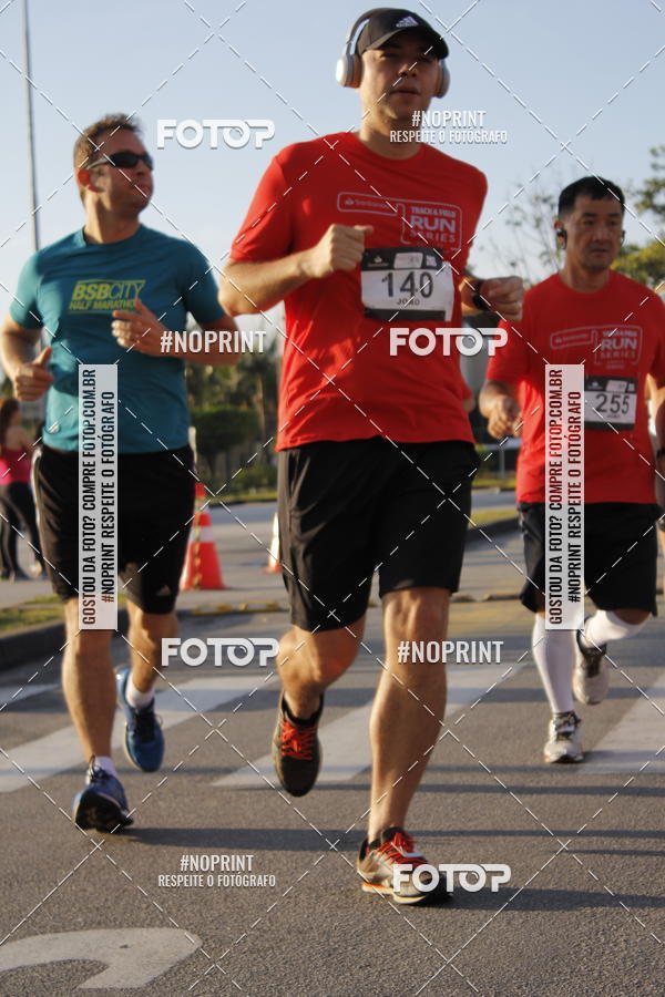 Buy your photos of the eventSantander Track & Field Run Series - Shopping Tambor on Fotop