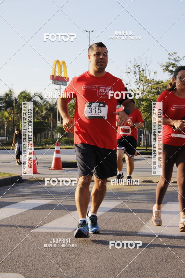 Buy your photos of the eventSantander Track & Field Run Series - Shopping Tambor on Fotop