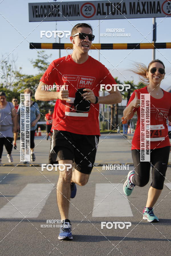 Buy your photos of the eventSantander Track & Field Run Series - Shopping Tambor on Fotop