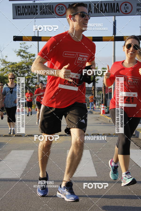 Buy your photos of the eventSantander Track & Field Run Series - Shopping Tambor on Fotop