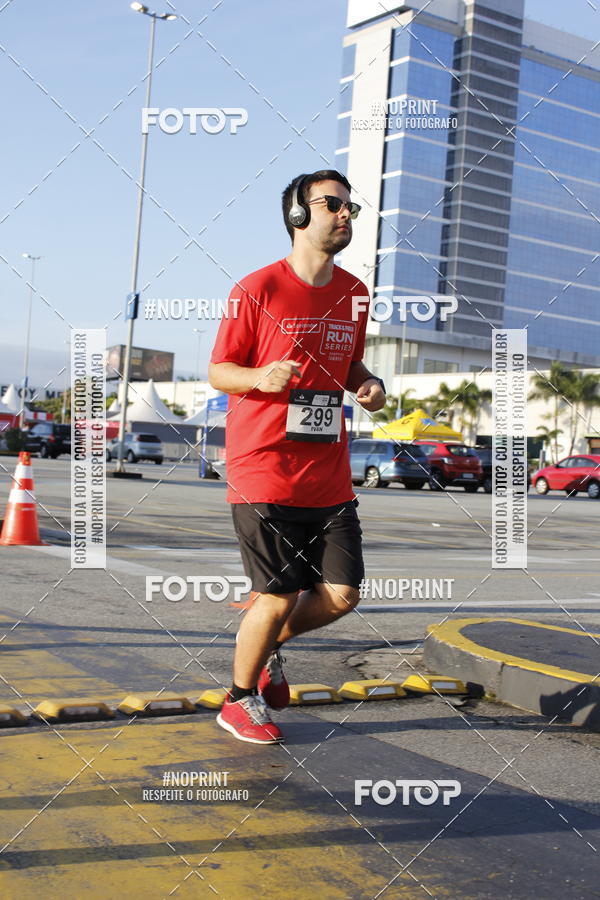Buy your photos of the eventSantander Track & Field Run Series - Shopping Tambor on Fotop