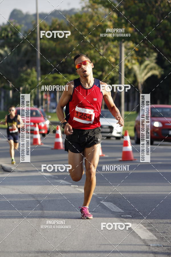 Buy your photos of the eventSantander Track & Field Run Series - Shopping Tambor on Fotop