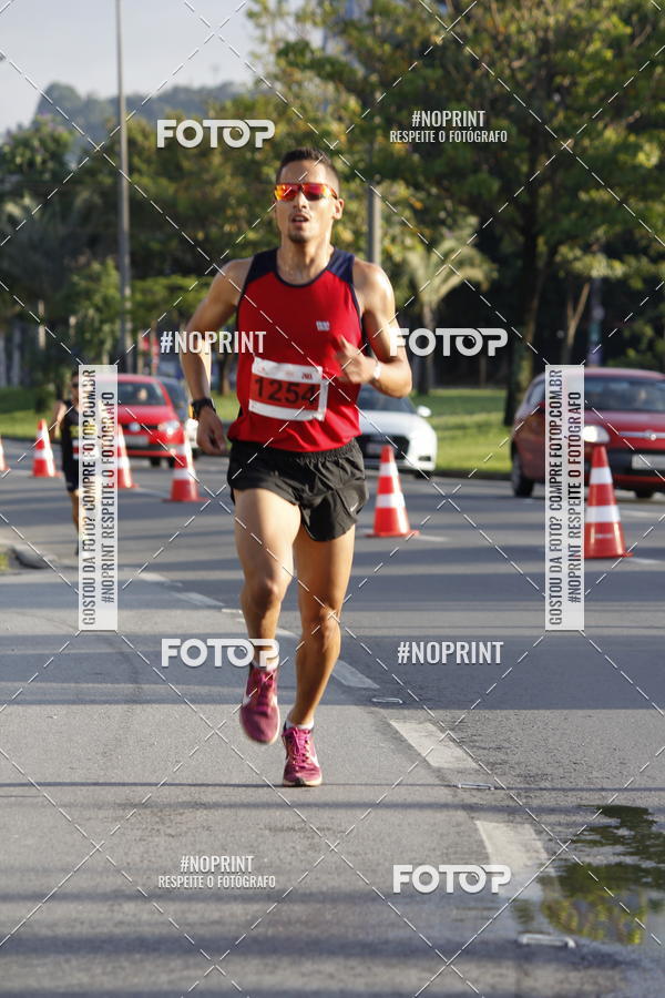 Buy your photos of the eventSantander Track & Field Run Series - Shopping Tambor on Fotop