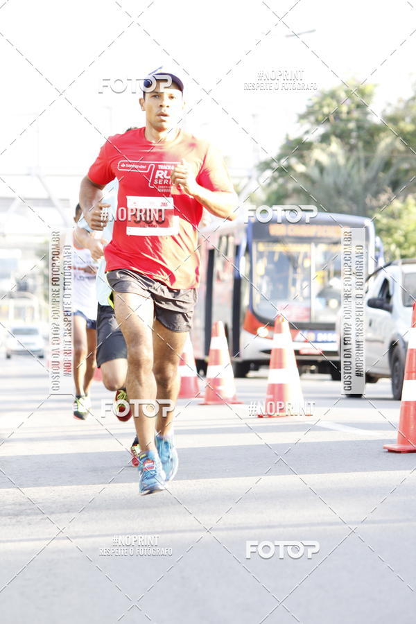 Buy your photos of the eventSantander Track & Field Run Series - Shopping Tambor on Fotop
