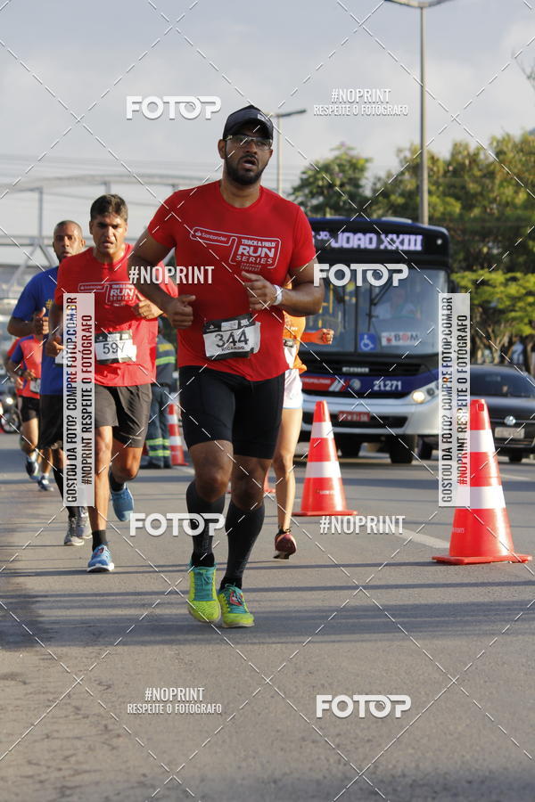 Buy your photos of the eventSantander Track & Field Run Series - Shopping Tambor on Fotop