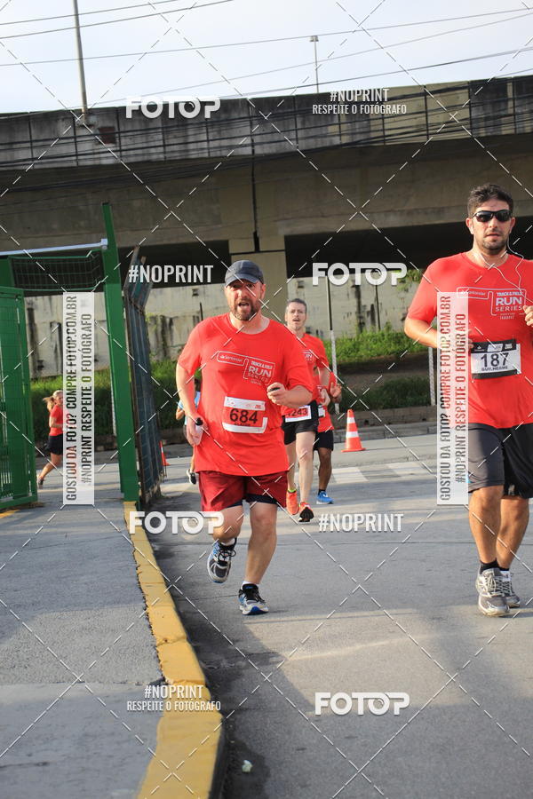 Buy your photos of the eventSantander Track & Field Run Series - Shopping Tambor on Fotop