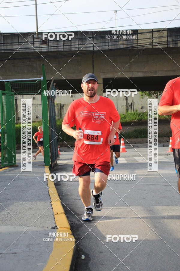 Buy your photos of the eventSantander Track & Field Run Series - Shopping Tambor on Fotop