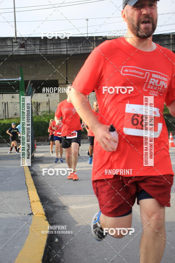 Buy your photos of the eventSantander Track & Field Run Series - Shopping Tambor on Fotop
