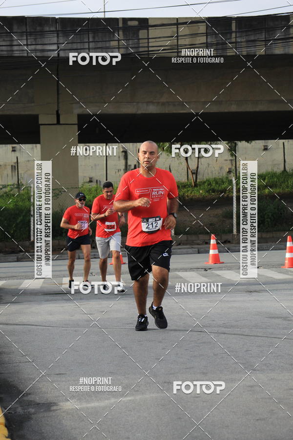 Buy your photos of the eventSantander Track & Field Run Series - Shopping Tambor on Fotop