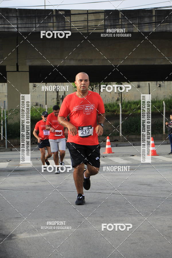 Buy your photos of the eventSantander Track & Field Run Series - Shopping Tambor on Fotop