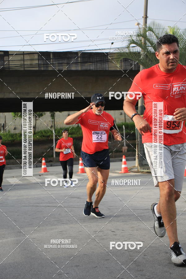 Buy your photos of the eventSantander Track & Field Run Series - Shopping Tambor on Fotop