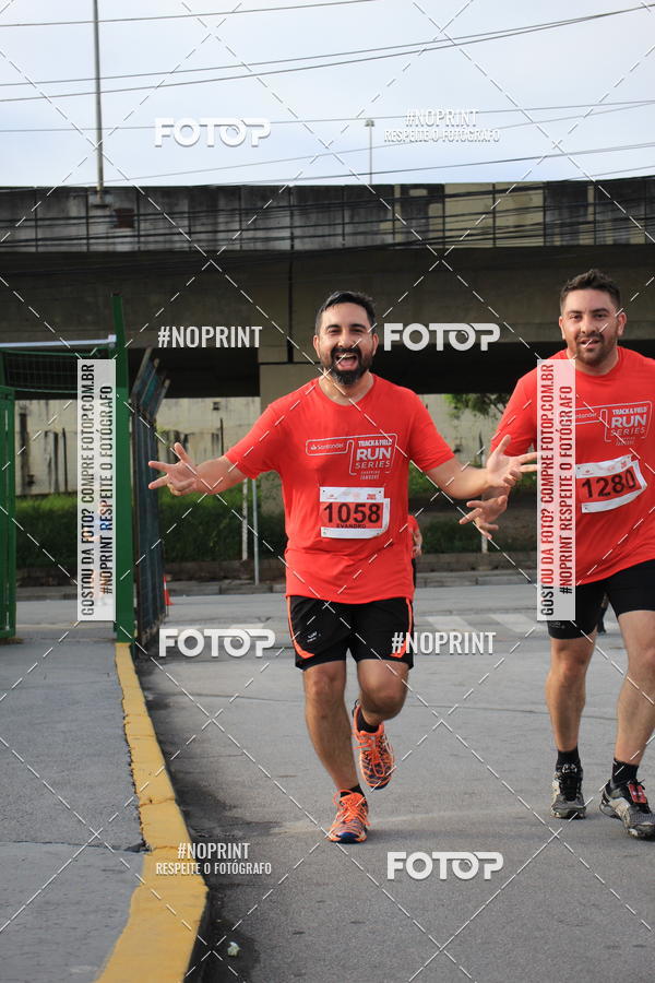 Buy your photos of the eventSantander Track & Field Run Series - Shopping Tambor on Fotop