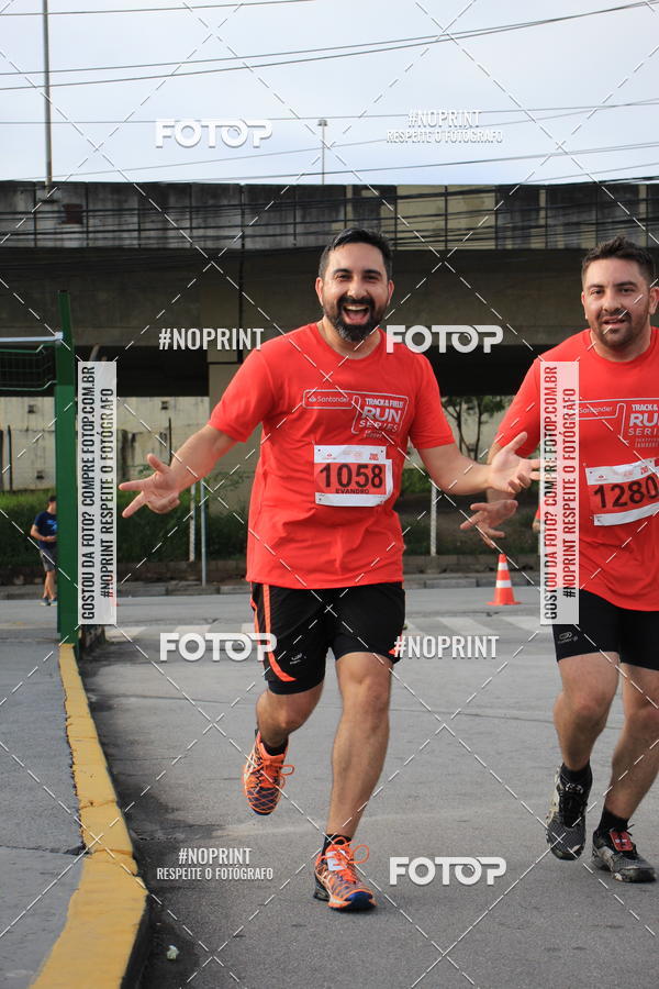Buy your photos of the eventSantander Track & Field Run Series - Shopping Tambor on Fotop