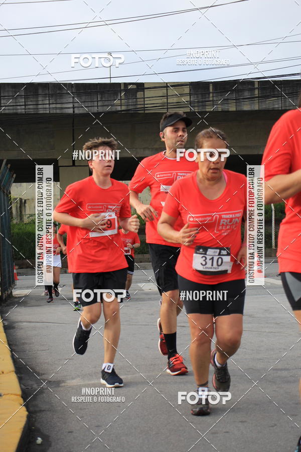 Buy your photos of the eventSantander Track & Field Run Series - Shopping Tambor on Fotop