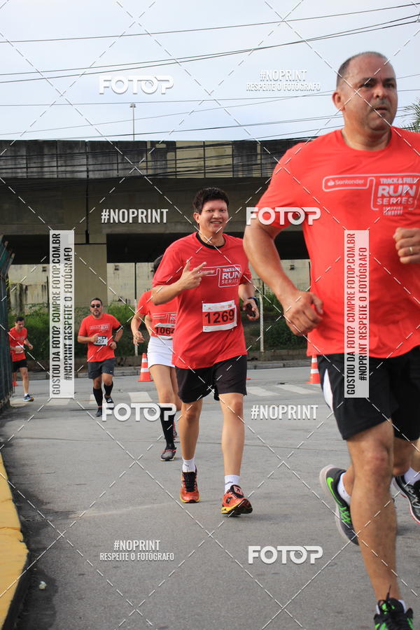 Buy your photos of the eventSantander Track & Field Run Series - Shopping Tambor on Fotop