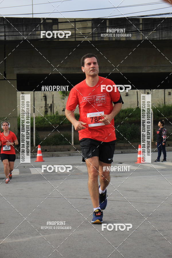 Buy your photos of the eventSantander Track & Field Run Series - Shopping Tambor on Fotop