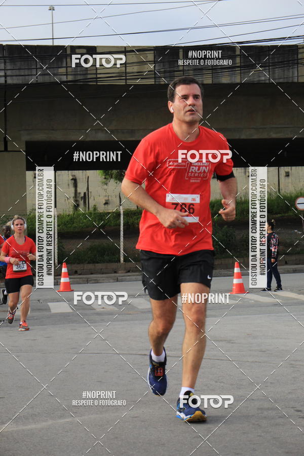 Buy your photos of the eventSantander Track & Field Run Series - Shopping Tambor on Fotop