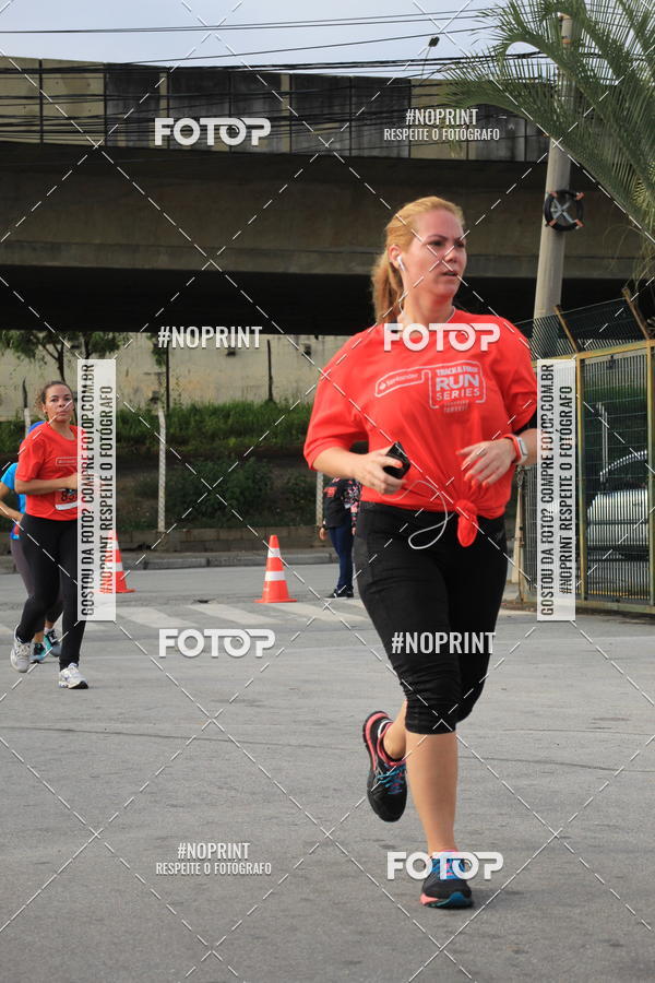 Buy your photos of the eventSantander Track & Field Run Series - Shopping Tambor on Fotop