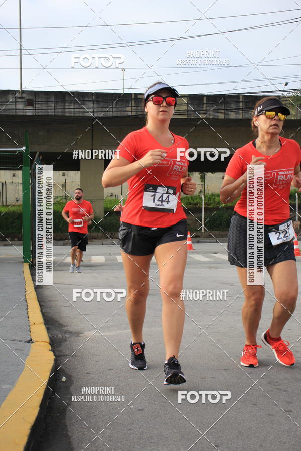 Buy your photos of the eventSantander Track & Field Run Series - Shopping Tambor on Fotop