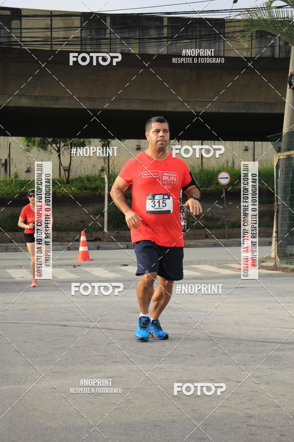 Buy your photos of the eventSantander Track & Field Run Series - Shopping Tambor on Fotop