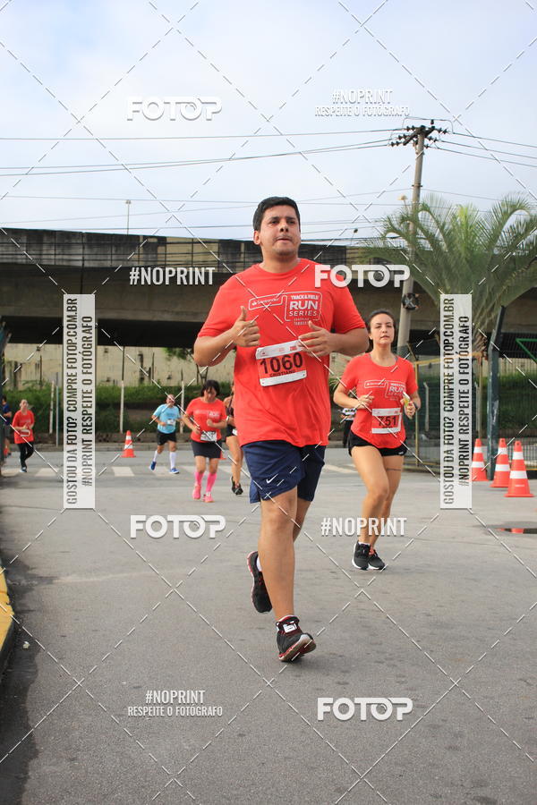 Buy your photos of the eventSantander Track & Field Run Series - Shopping Tambor on Fotop