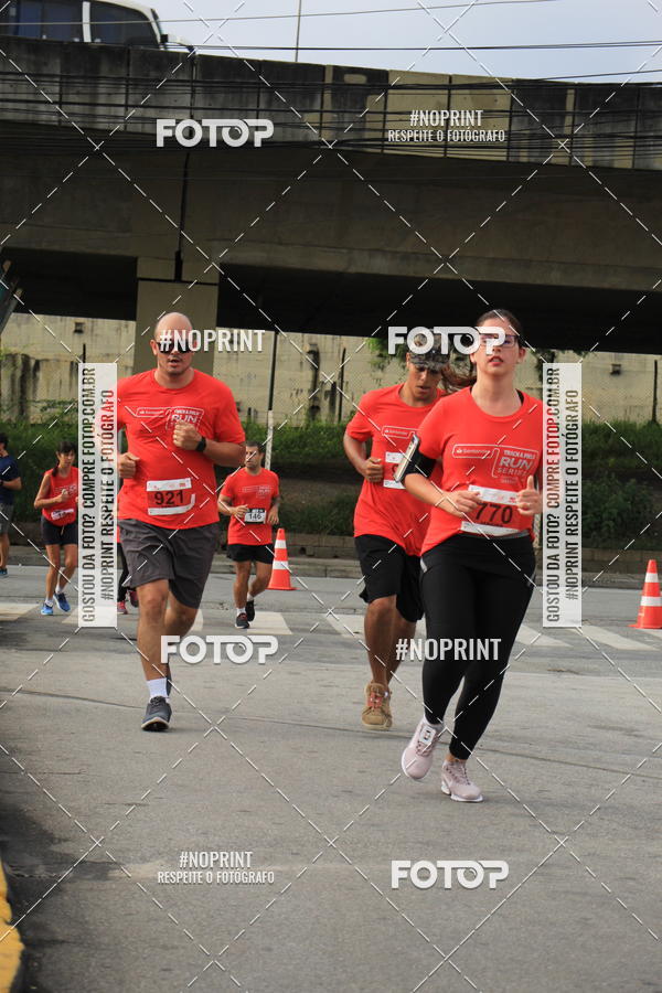 Buy your photos of the eventSantander Track & Field Run Series - Shopping Tambor on Fotop