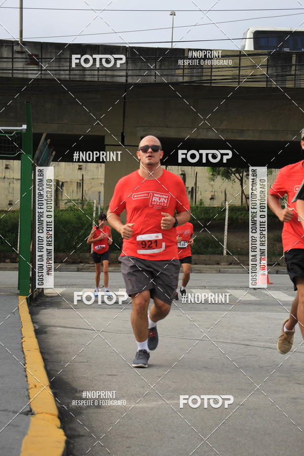 Buy your photos of the eventSantander Track & Field Run Series - Shopping Tambor on Fotop