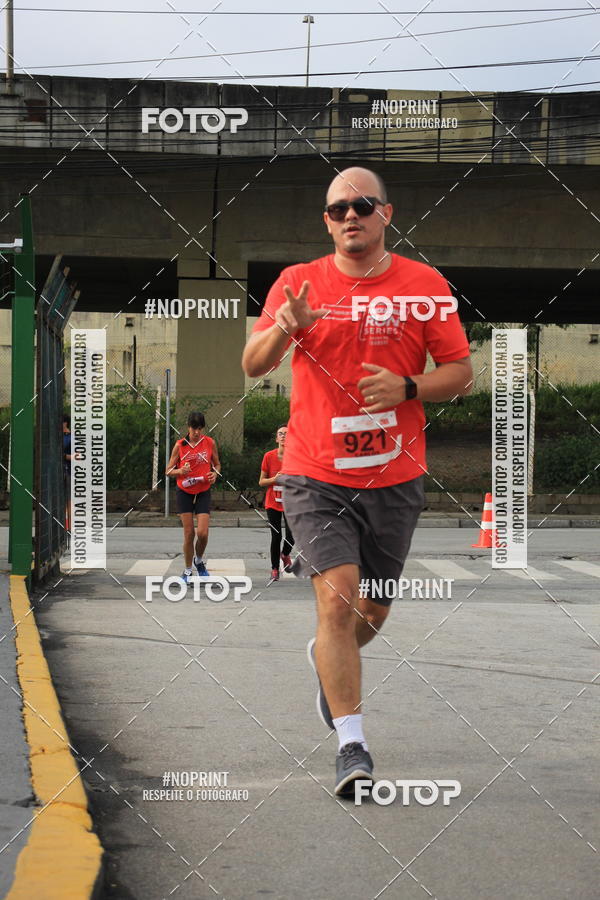 Buy your photos of the eventSantander Track & Field Run Series - Shopping Tambor on Fotop