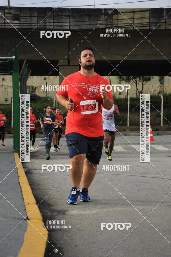Buy your photos of the eventSantander Track & Field Run Series - Shopping Tambor on Fotop