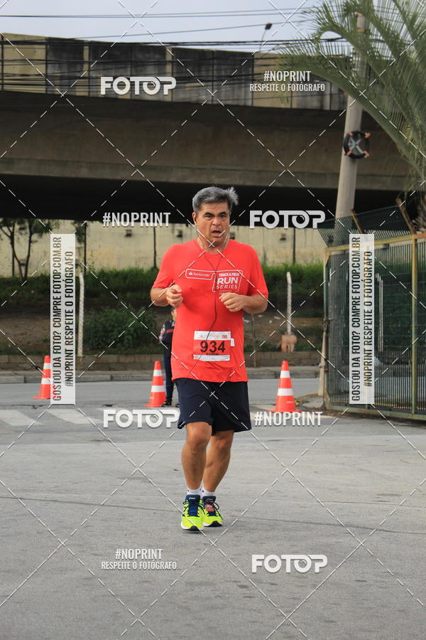 Buy your photos of the eventSantander Track & Field Run Series - Shopping Tambor on Fotop