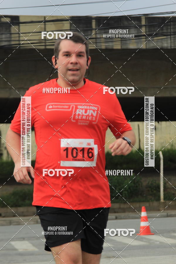 Buy your photos of the eventSantander Track & Field Run Series - Shopping Tambor on Fotop