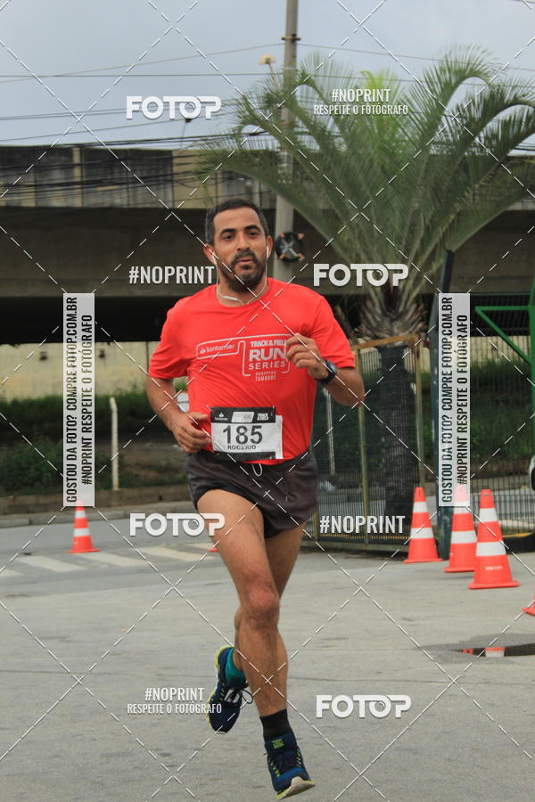 Buy your photos of the eventSantander Track & Field Run Series - Shopping Tambor on Fotop