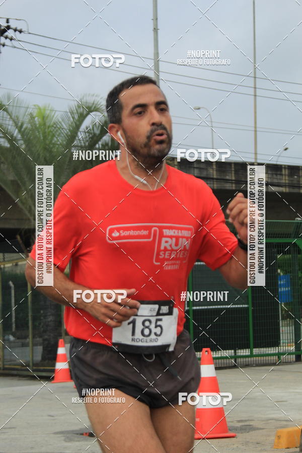 Buy your photos of the eventSantander Track & Field Run Series - Shopping Tambor on Fotop