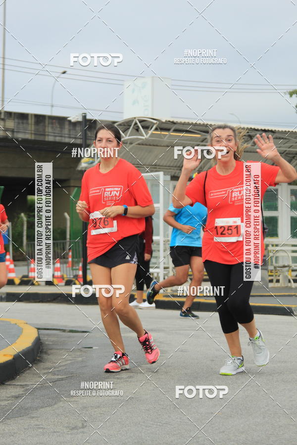 Buy your photos of the eventSantander Track & Field Run Series - Shopping Tambor on Fotop