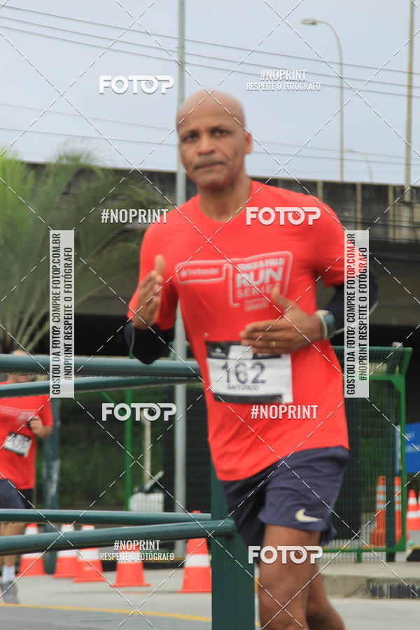 Buy your photos of the eventSantander Track & Field Run Series - Shopping Tambor on Fotop