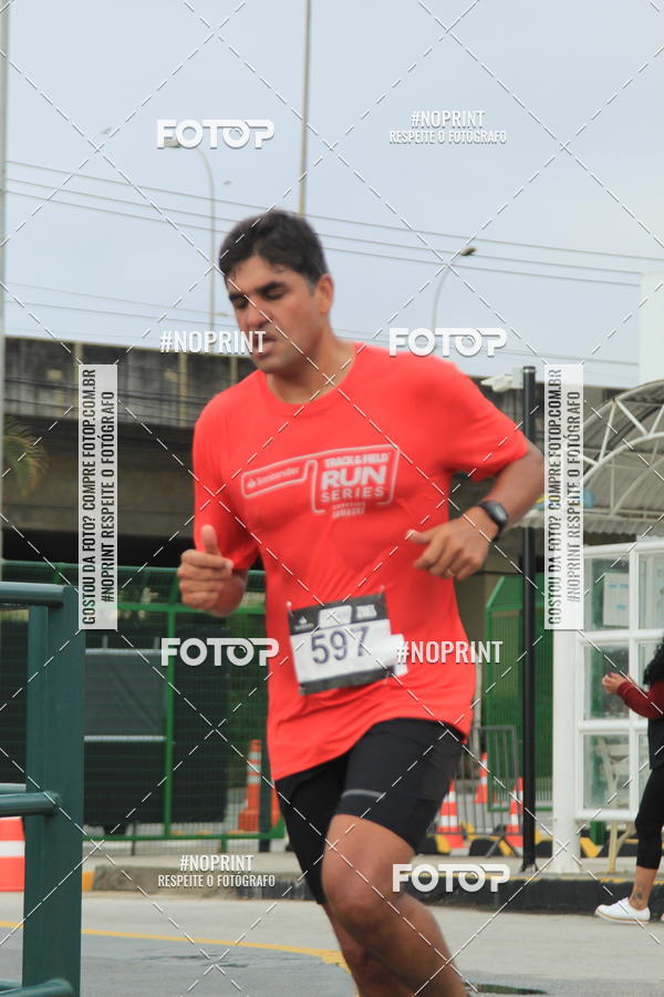 Buy your photos of the eventSantander Track & Field Run Series - Shopping Tambor on Fotop