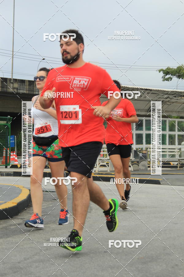 Buy your photos of the eventSantander Track & Field Run Series - Shopping Tambor on Fotop