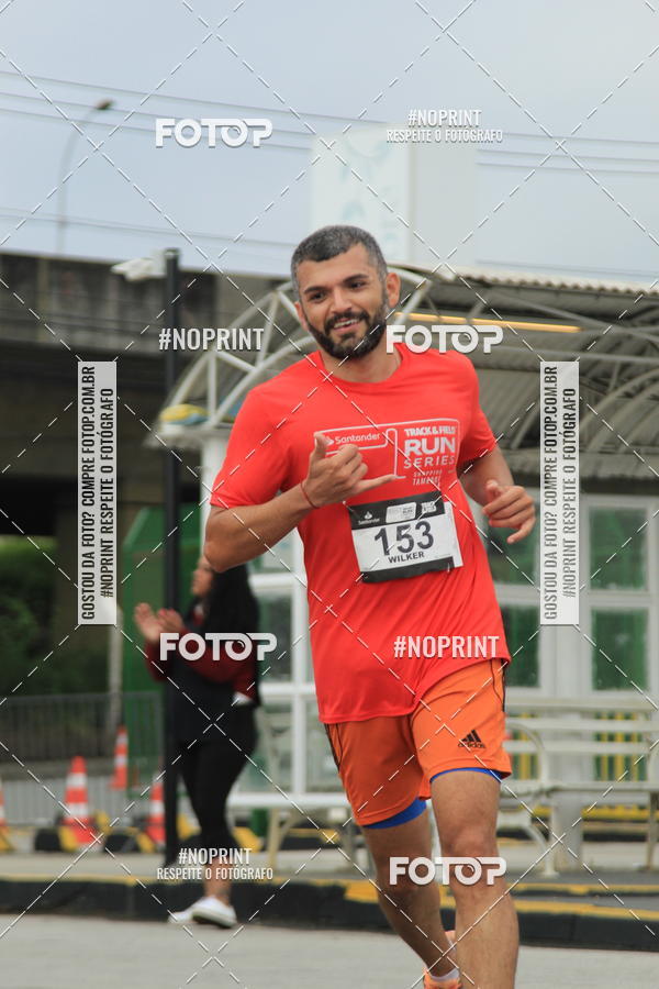 Buy your photos of the eventSantander Track & Field Run Series - Shopping Tambor on Fotop